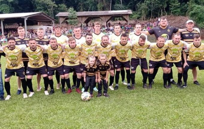 Dourado vence jogo de ida da final do Municipal de Itapiranga