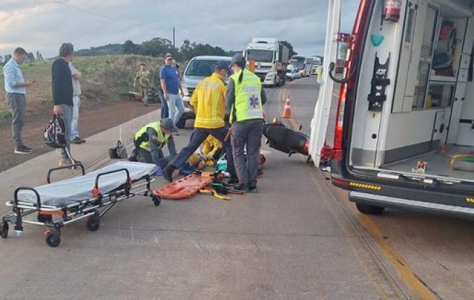 Colisão entre duas motos deixa dois feridos na BR-163, em Guarujá do Sul