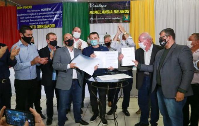 No aniversário de Romelândia, Carlos Moisés lança licitação para pavimentação da SC-492