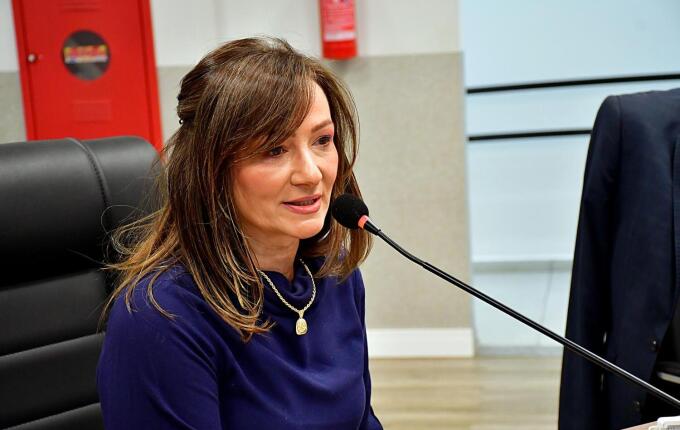 Vereadora pede informações sobre desmoronamento no Cemitério Municipal