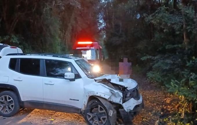 Motorista fica ferido após capotar carro no interior de Itapiranga