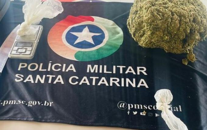 Homem foge de abordagem da PM e abandona drogas em Dionísio Cerqueira