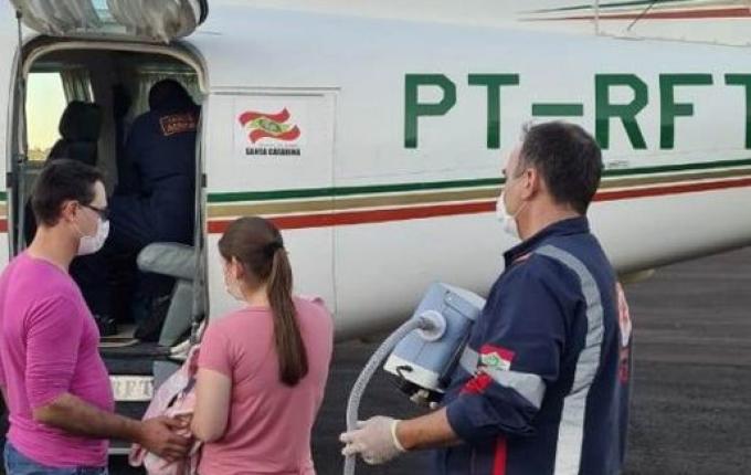 Aeronave do Estado transporta bebê com AME para tratamento na Capital