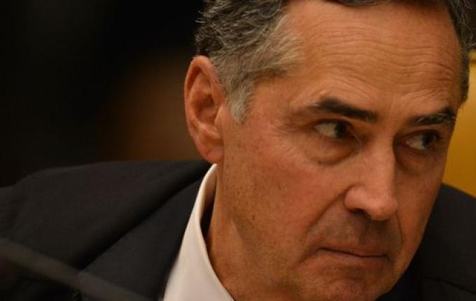 Barroso vota para manter suspensa a lei sobre piso dos enfermeiros