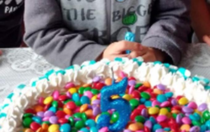 Menino de 5 anos morre engasgado com balão de festa em SC