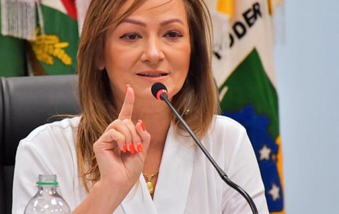 Vereadora Cris propõe audiência para discutir vacinação em escolas