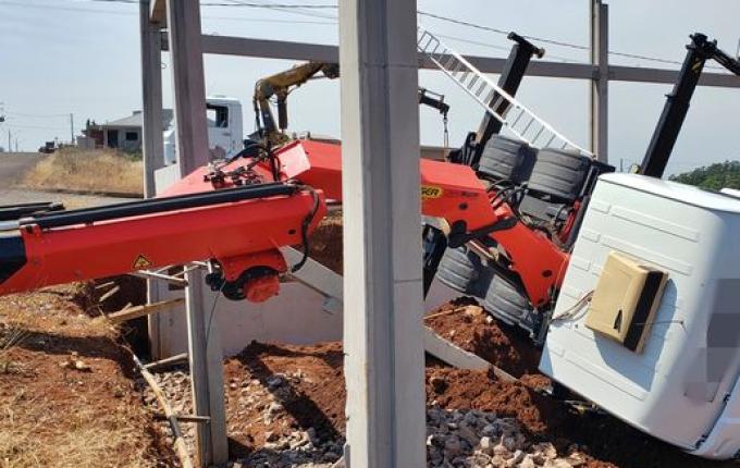 Tombamento de guindaste deixa trabalhador ferido, em Iporã do Oeste