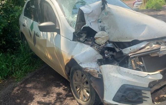 Carro e caminhão de coleta de lixo se envolvem em acidente na SC-386