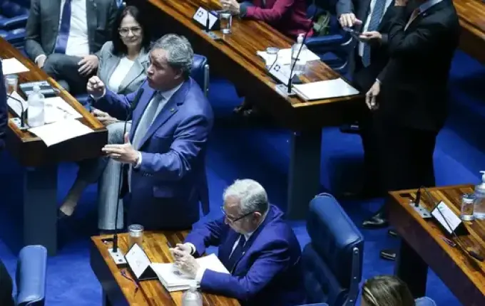 Senado aprova PEC sobre criminalização da posse de drogas