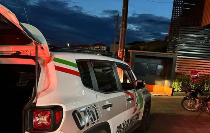 Polícia encontra arma e prende homem procurado por roubo em Maravilha