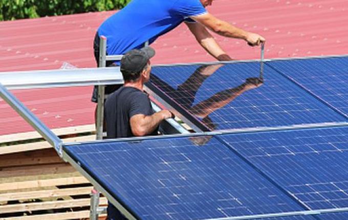 Prefeitura avalia investir em energia solar para reduzir custos