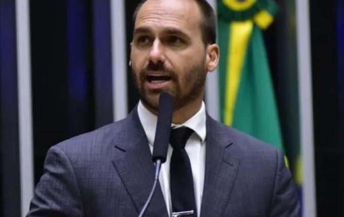 Eduardo Bolsonaro anuncia licença temporária de mandato sem remuneração