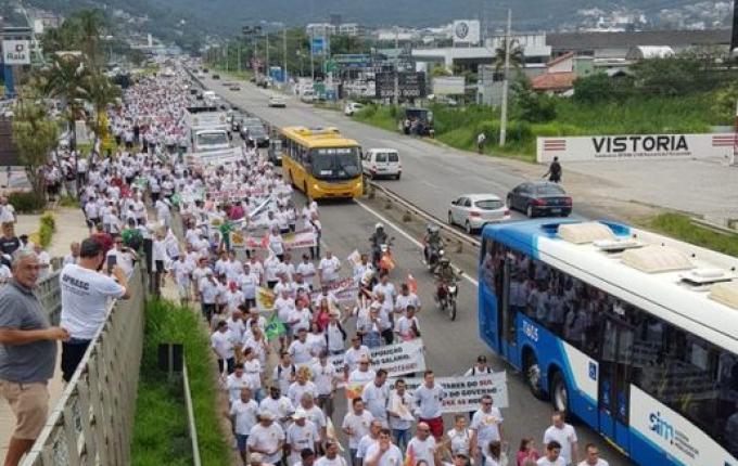 Militares protestam em Florianópolis e ameaçam operação padrão