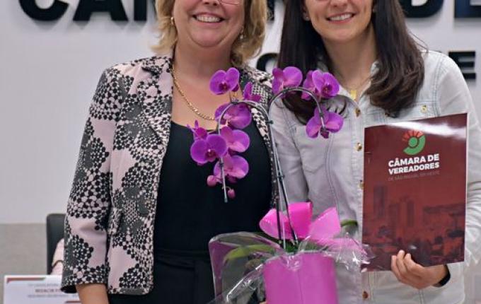Câmara presta homenagem a Cely Gayardo, multicampeã no futsal feminino