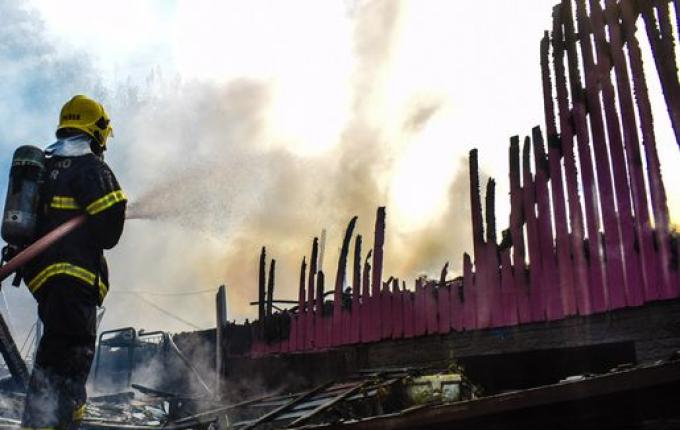 Morador que teve casa destruída por incêndio, agradece a comunidade pela ajuda