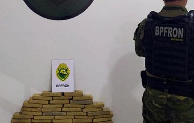 PM apreende mais de 40 quilos de maconha e prende traficantes em Barracão