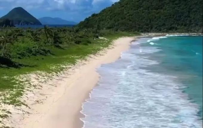 Bilionário busca casal para cuidar de ilha no Caribe por R$ 82 mil ao mês