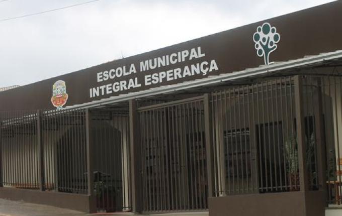 Escola promove palestras para combater uso excessivo de telas por crianças