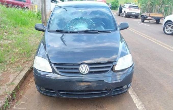 Homem fica ferido em acidente entre mobilete e carro