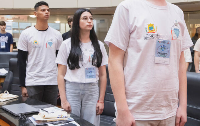 Estudantes de Belmonte vivem experiência parlamentar na Alesc durante o Parlamento Jovem
