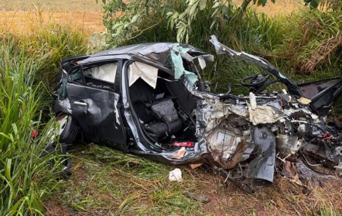 Acidente entre carro e carreta deixa jovem de 20 anos ferido na BR-158