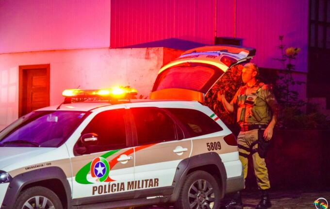 Homem é preso após ameaçar companheira de morte em Dionísio Cerqueira