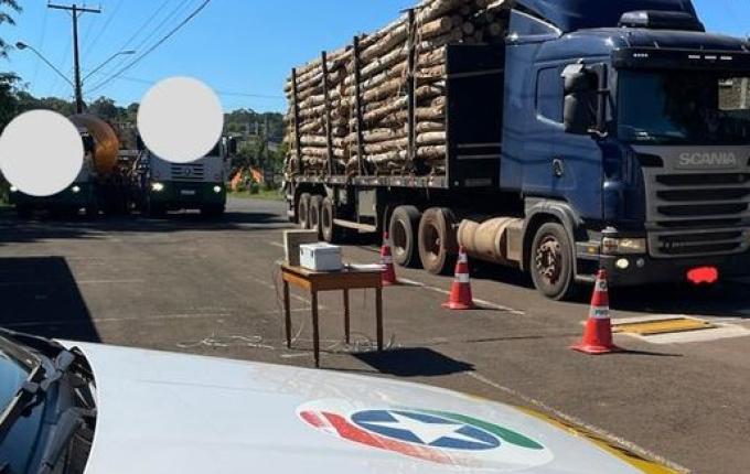 Operação flagra caminhões com excesso de peso em rodovias da região
