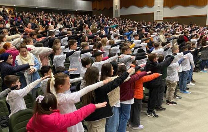 Mais de 600 alunos participaram da formatura do Proerd em São Miguel do Oeste