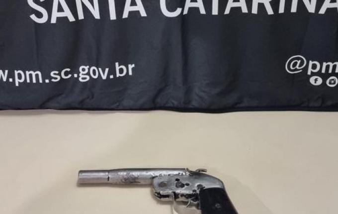 Homem tenta matar policiais e é preso em Chapecó