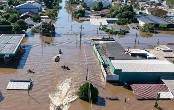 Sobe para 85 o número de mortos após enchentes que atingem o RS