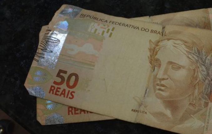 Governo reduz de R$ 1.079 para R$ 1.067 proposta para o salário mínimo em 2021