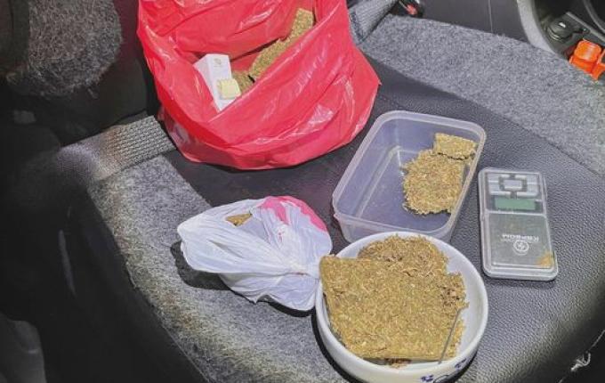 Operação da PM apreende drogas e resulta na condução de três suspeitos de tráfico, em SMOeste