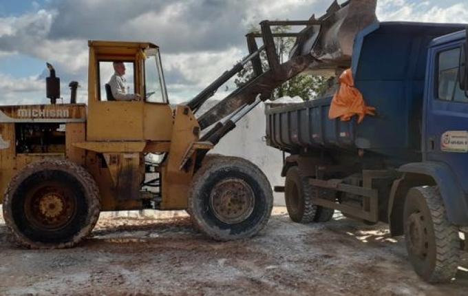 Agricultores de Santa Helena são beneficiados com calcário para correção do solo