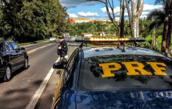 Operação da PRF no feriado da Proclamação registra 102 acidentes em SC