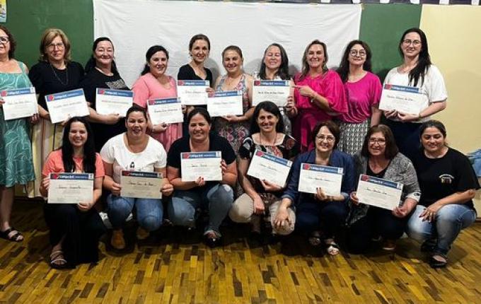 Encerrado curso de formação continuada para professores