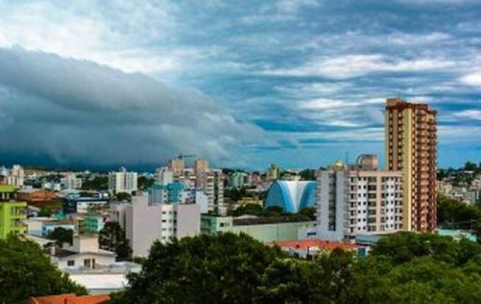 Vórtice ciclônico coloca o Extremo Oeste em risco de temporais