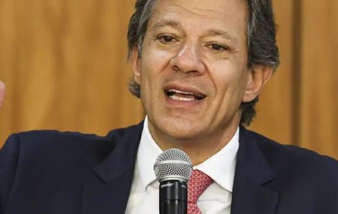 Haddad anuncia isenção de IR para quem ganha até R$ 5 mil