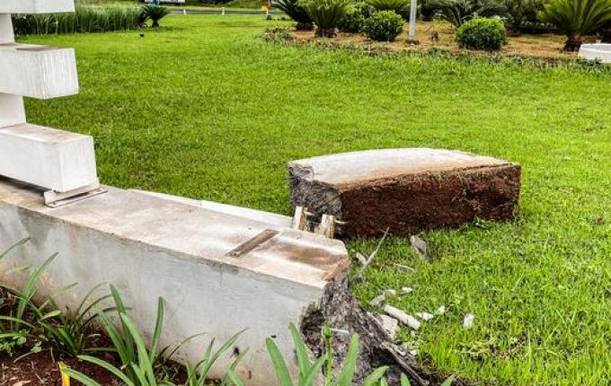 Motorista danifica trevo de São Miguel do Oeste; confira o vídeo