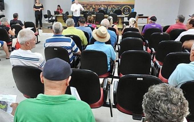 Encontro com representantes dos grupos marca início das atividades do ano para idosos