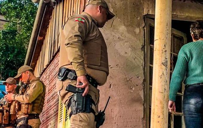 Homem de 43 anos, é encontrado morto em casa sem sinais de violência