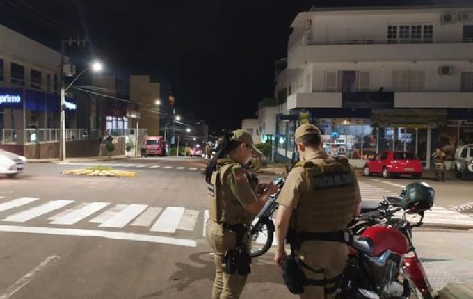 Operação em SMOeste resulta em 44 notificações e cinco veículos apreendidos