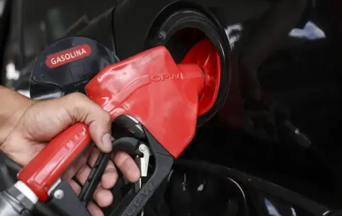 Redução de preços dos combustíveis anunciada pela Petrobras não chega aos postos de SC