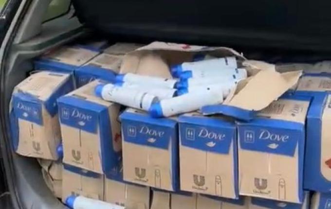Carga com mais de dois mil frascos de desodorante é apreendida na região