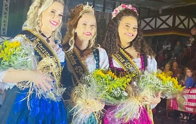 Débora, Paula e Cíntia são as novas soberanas da Oktoberfest de Itapiranga