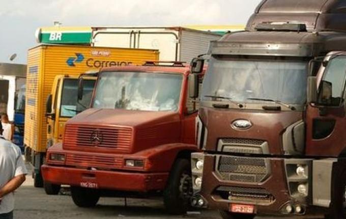 Governo quer auxílio para caminhoneiros e ampliação do auxílio gás