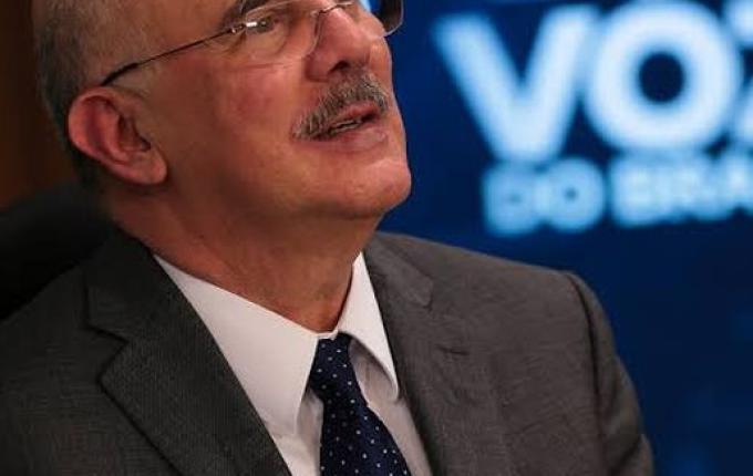 Arma do ex-ministro da Educação dispara acidentalmente no aeroporto de Brasília