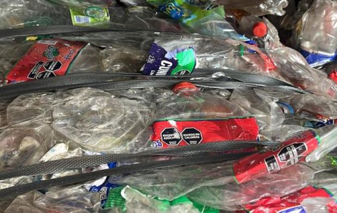 PF apreende carga ilegal de resíduos plásticos em Dionísio Cerqueira