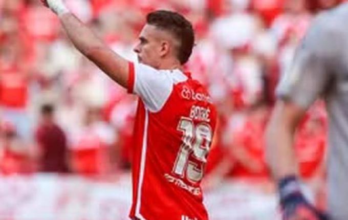 Inter bate o Grêmio no Beira-Rio e se aproxima do G-4 do Brasileirão