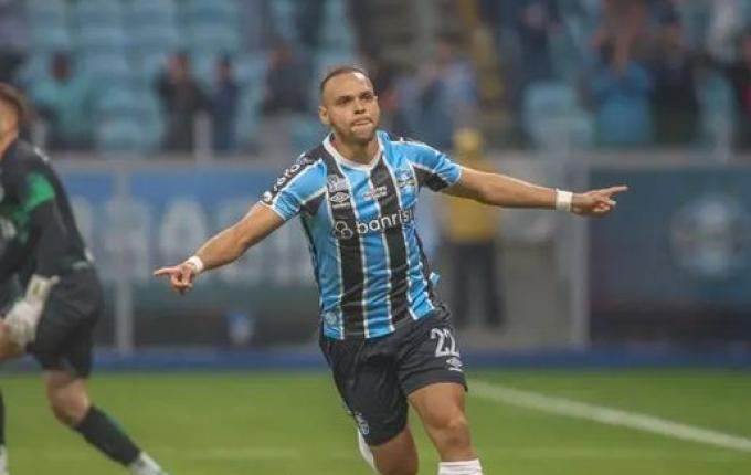 Grêmio busca empate no fim e evita fiasco diante do Juventude