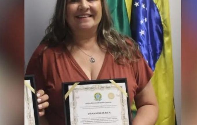 Vice-prefeita usa ambulância para viagem a Curitiba e acaba afastada de cargo em SC